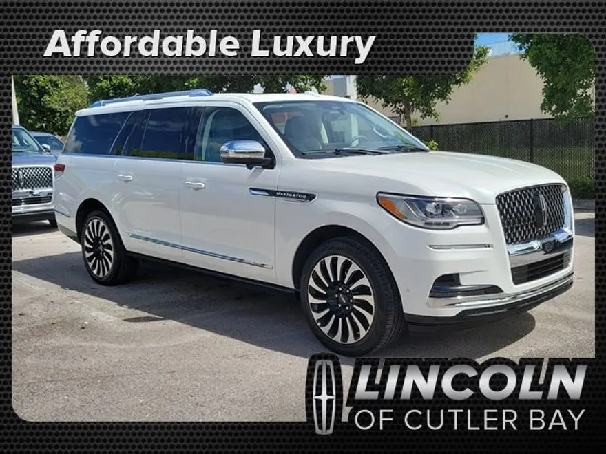2024 Lincoln Navigator Black Label photo 1