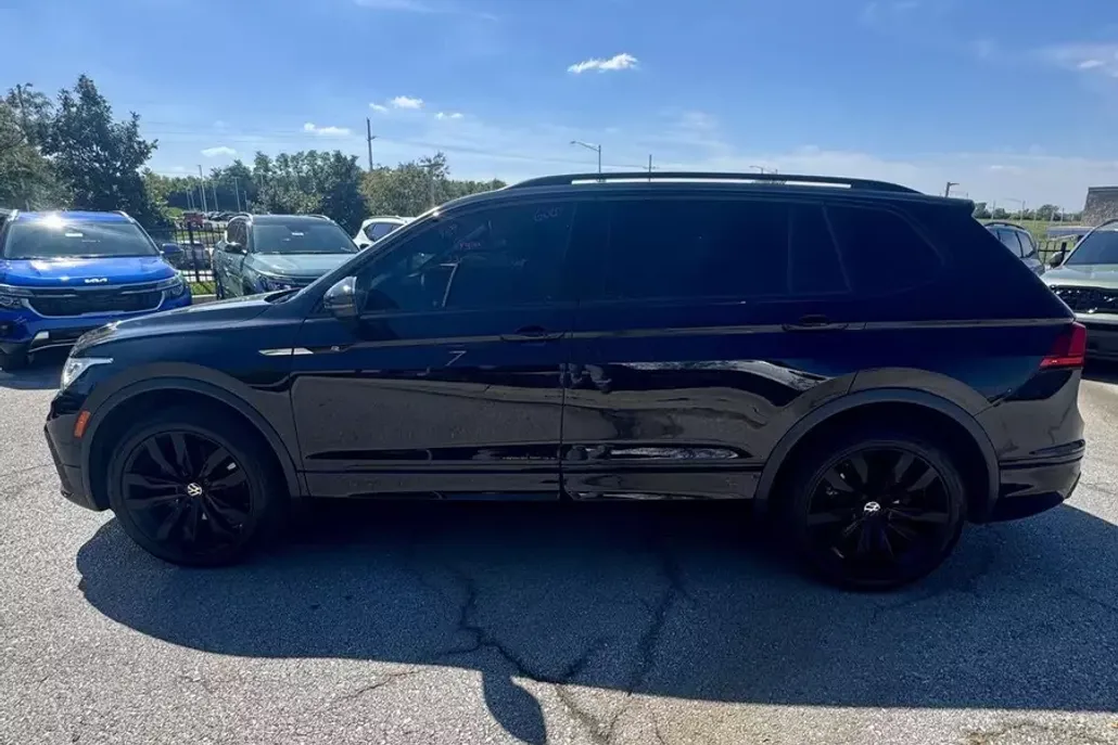 2022 Volkswagen Tiguan SE R-Line Black photo 1