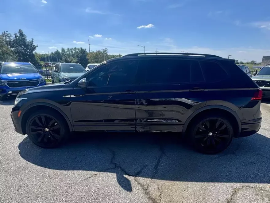 2022 Volkswagen Tiguan SE R-Line Black photo 1