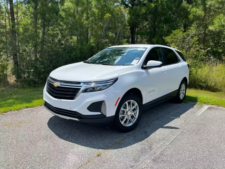 2024 Chevrolet Equinox LT photo 1