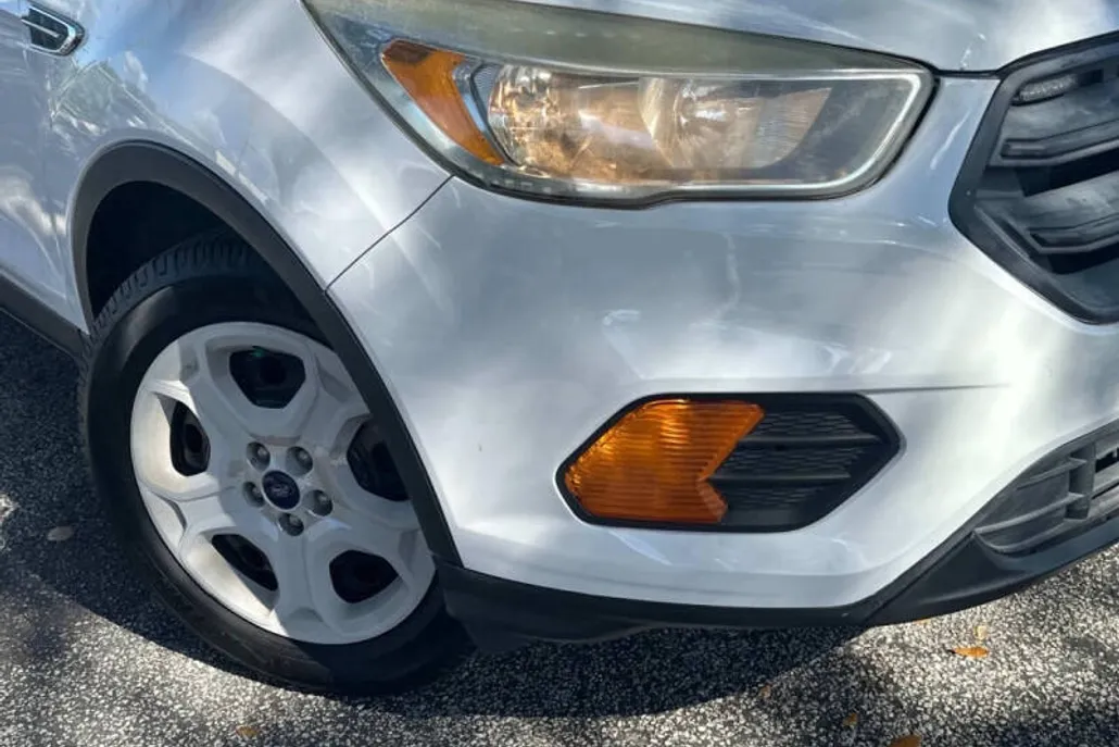 2017 Ford Escape S photo 1