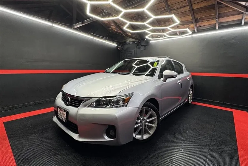 2013 Lexus CT 200h photo 1
