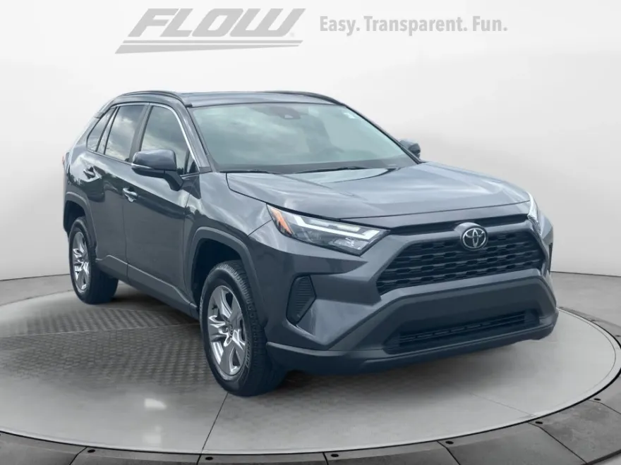 2022 Toyota RAV4 XLE photo 1