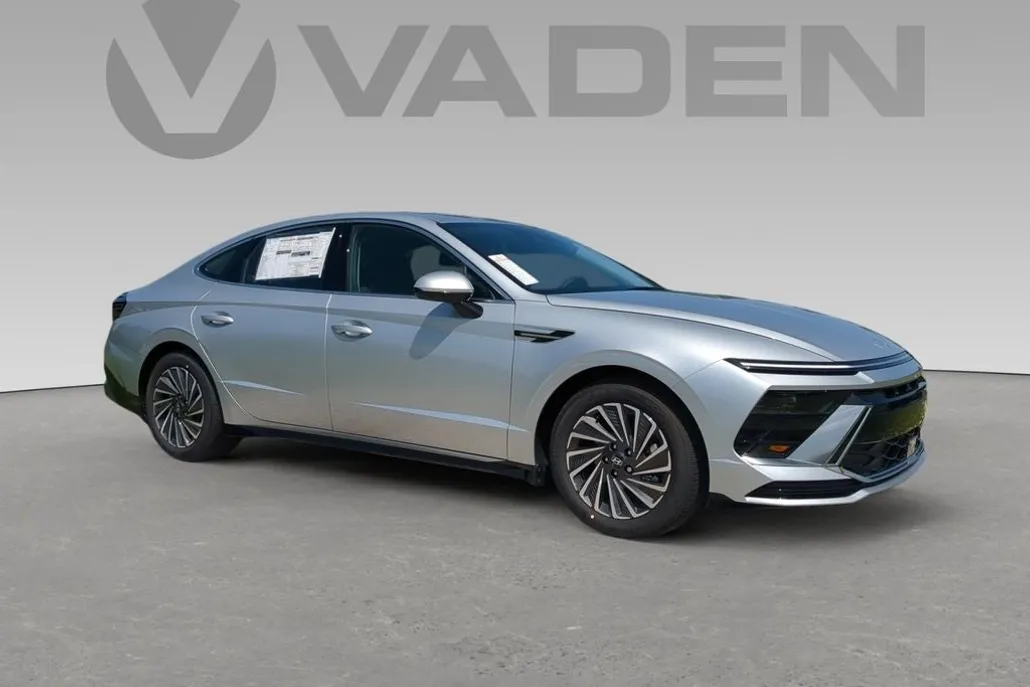 2025 Hyundai Sonata Hybrid SEL photo 1