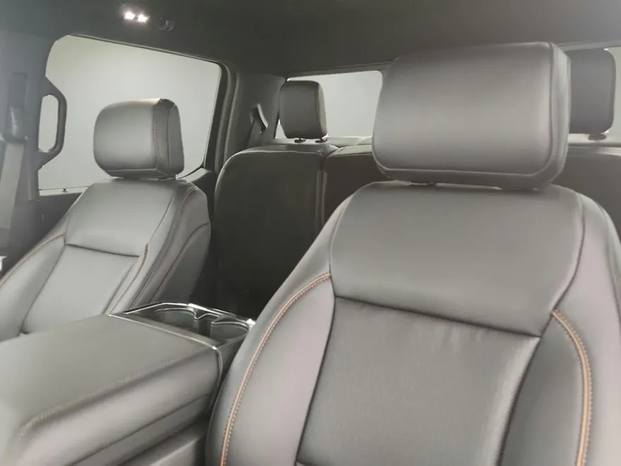 2025 Ford F-150 Lariat photo 3