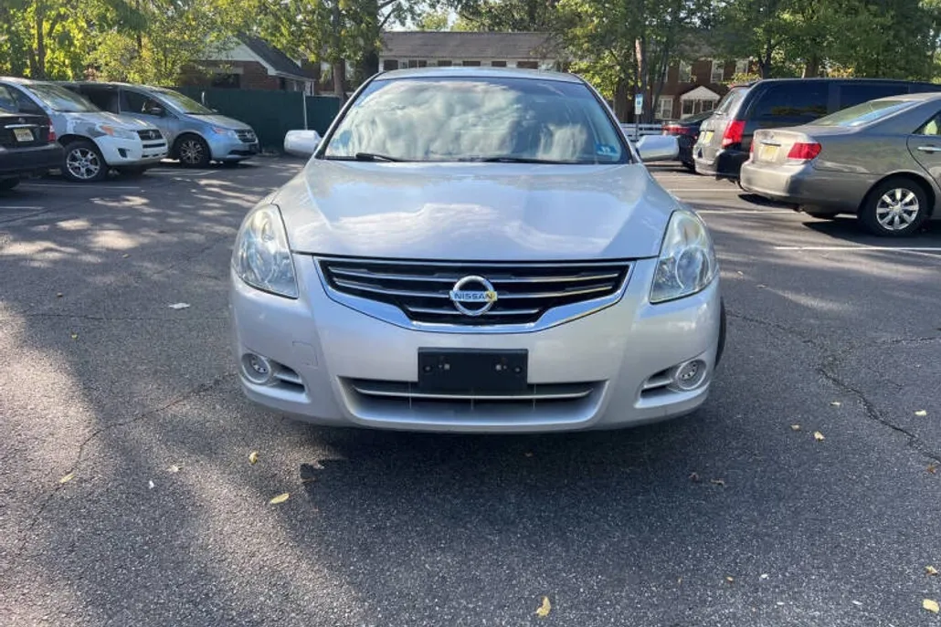 2010 Nissan Altima 2.5 photo 1