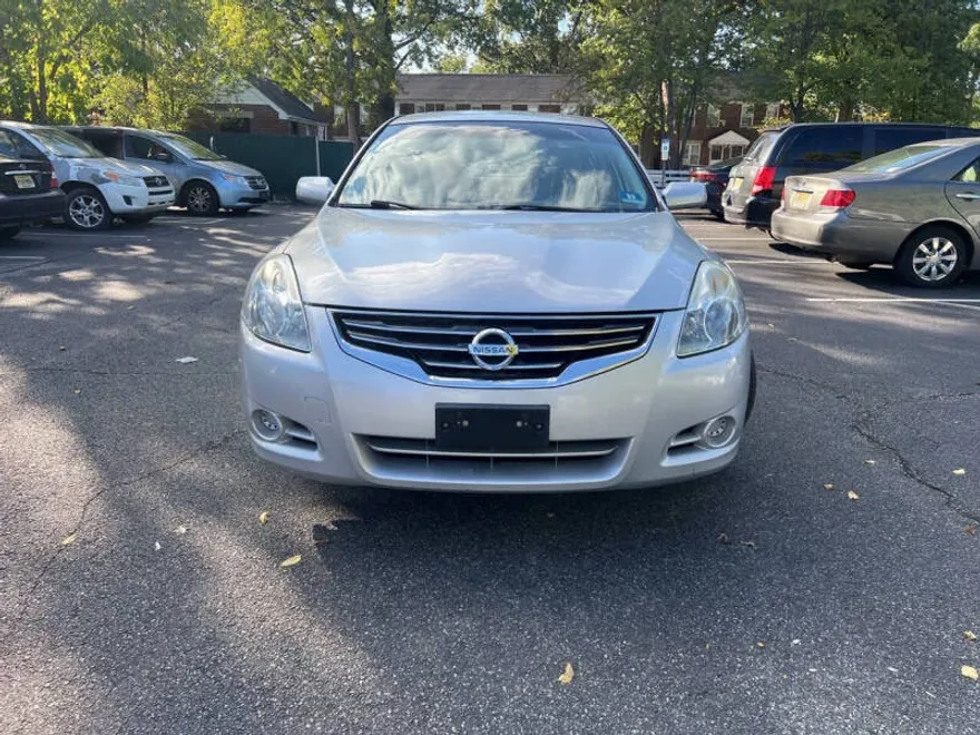 2010 Nissan Altima 2.5 photo 1
