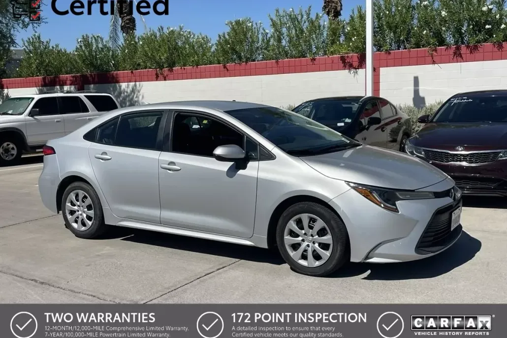 2024 Toyota Corolla LE photo 1