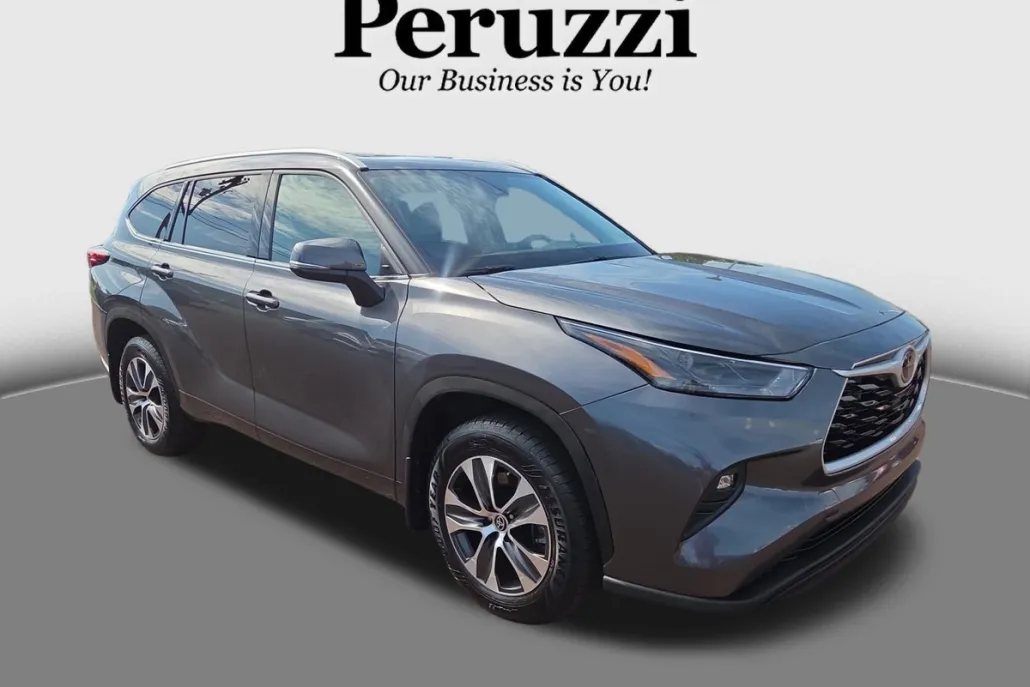 2022 Toyota Highlander XLE photo 1