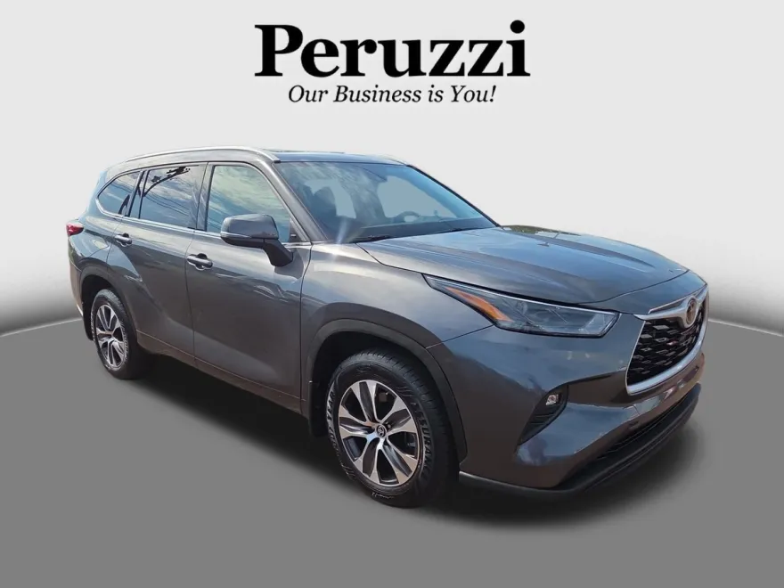 2022 Toyota Highlander XLE photo 1