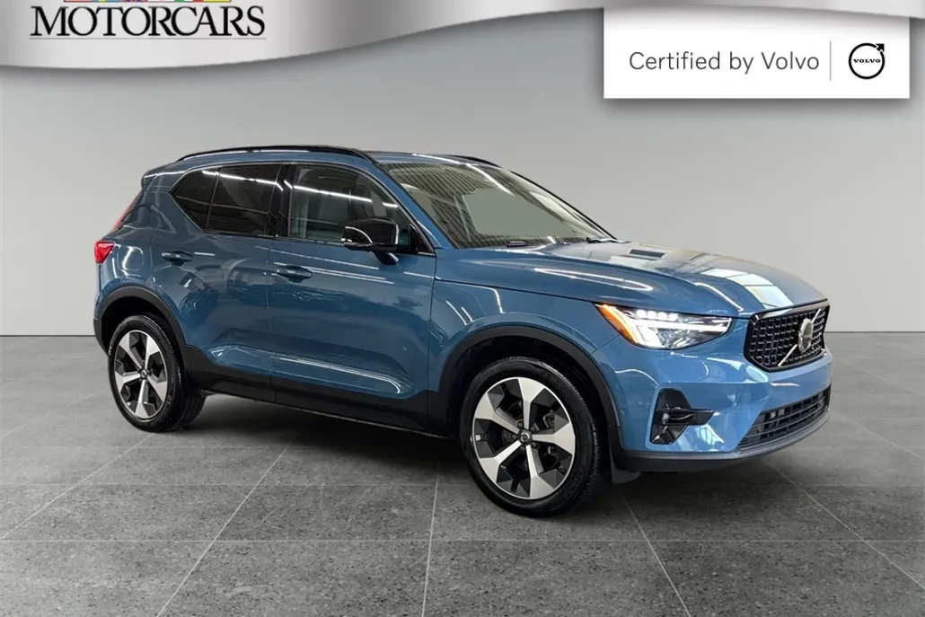2023 Volvo XC40 Plus photo 1