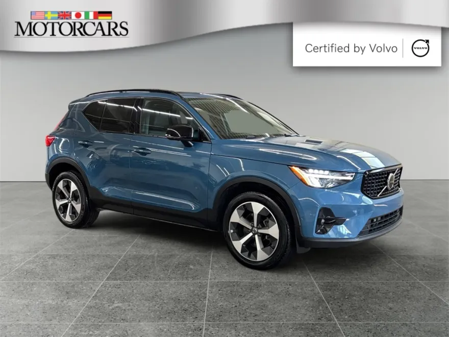 2023 Volvo XC40 Plus photo 1