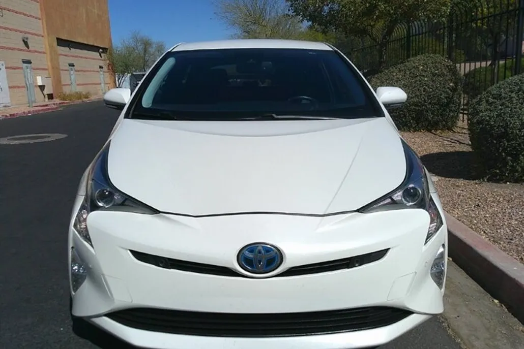 2018 Toyota Prius Four Touring photo 1