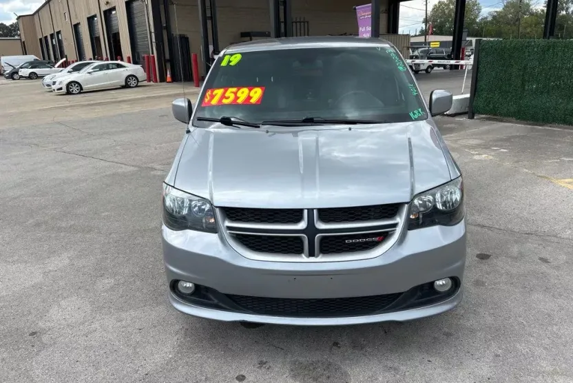 2019 Dodge Grand Caravan GT photo 1
