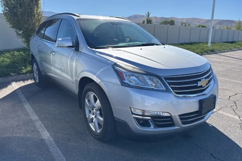 2017 Chevrolet Traverse Premier photo 1
