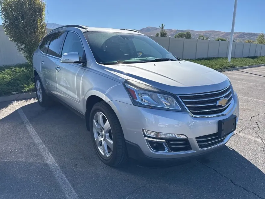 2017 Chevrolet Traverse Premier photo 1