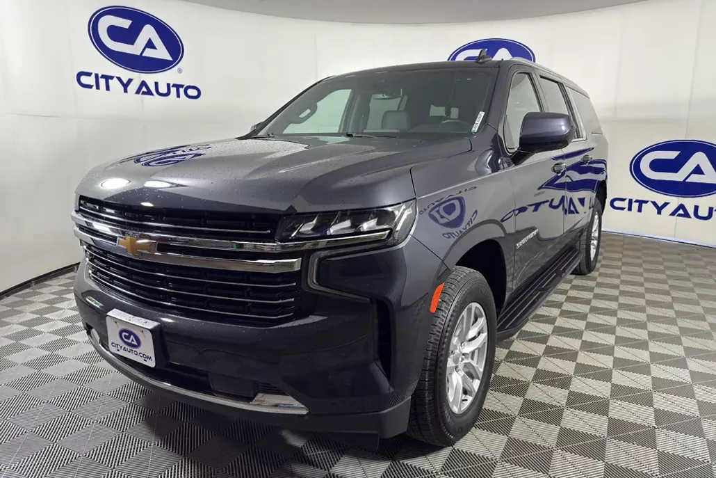 2023 Chevrolet Suburban 1500 LT photo 1