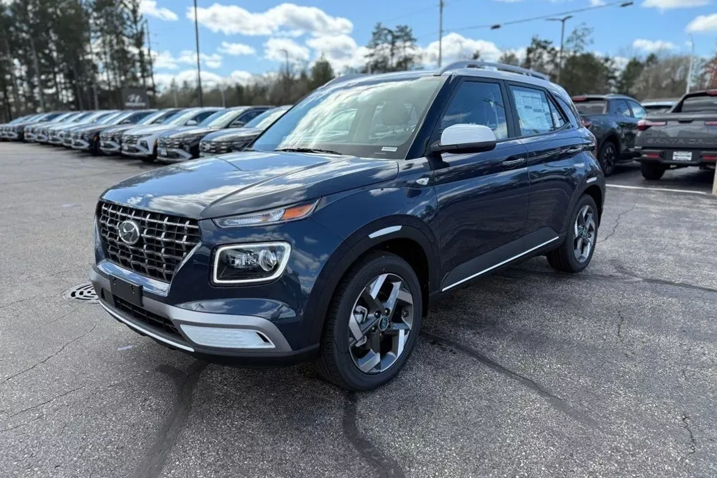 2025 Hyundai Venue Limited photo 1