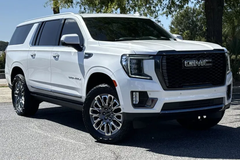 2023 Gmc Yukon XL Denali Ultimate photo 1