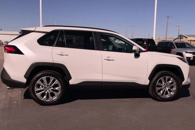 2025 Toyota RAV4 XLE Premium photo 1