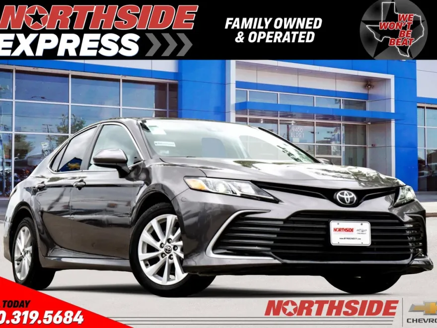 2022 Toyota Camry LE photo 1