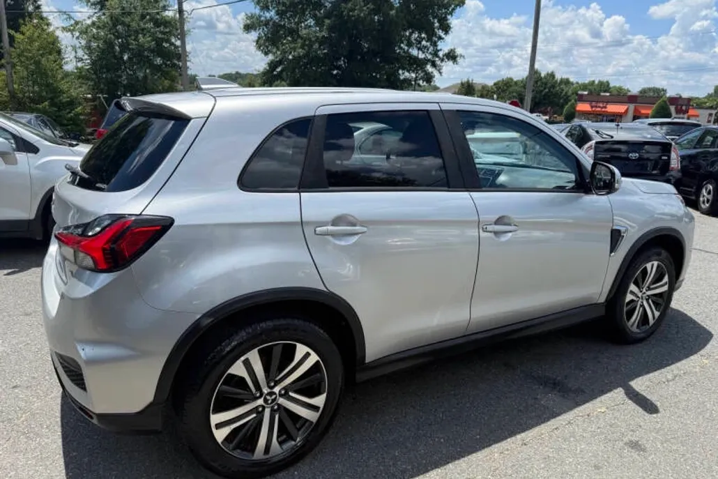 2020 Mitsubishi Outlander Sport SE photo 1