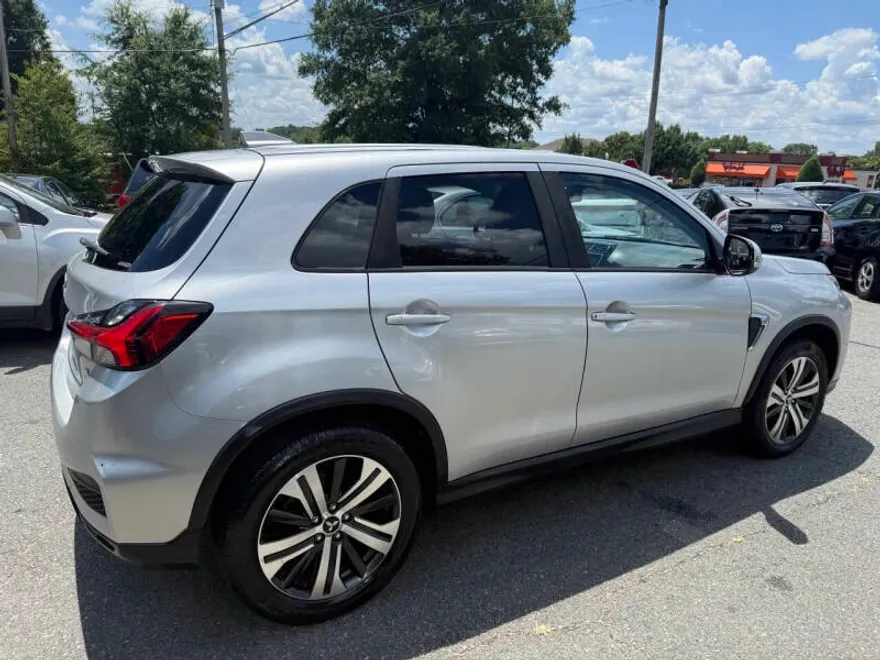 2020 Mitsubishi Outlander Sport SE photo 1