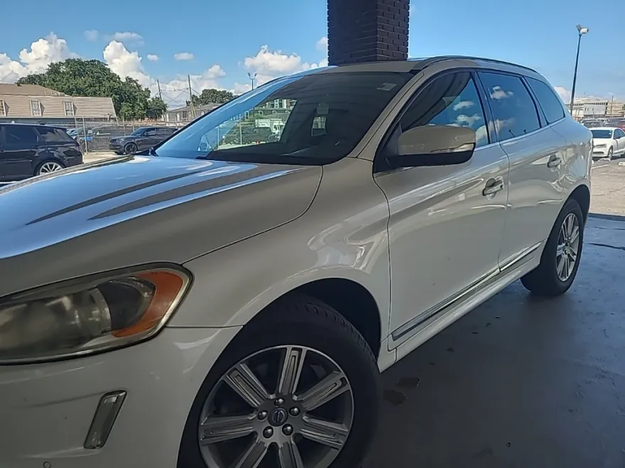 2017 Volvo XC60 T5 Inscription photo 1