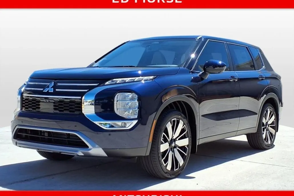 2025 Mitsubishi Outlander SE photo 1