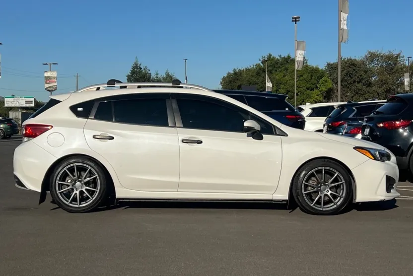 2019 Subaru Impreza 2.0i Limited photo 1