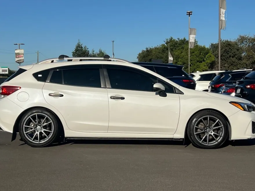 2019 Subaru Impreza 2.0i Limited photo 1