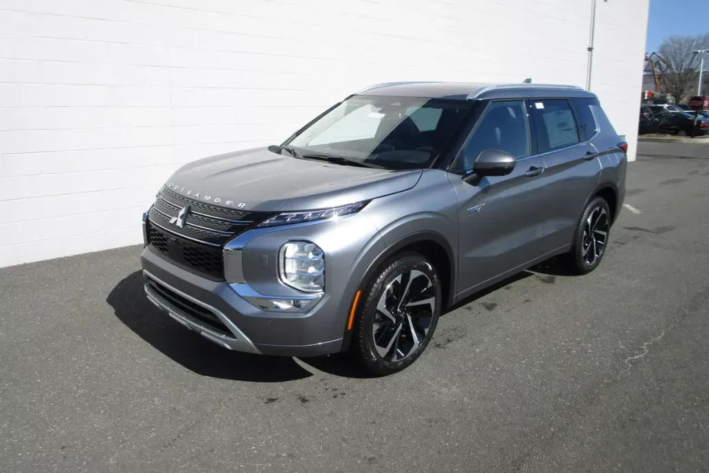2023 Mitsubishi Outlander PHEV SEL photo 1