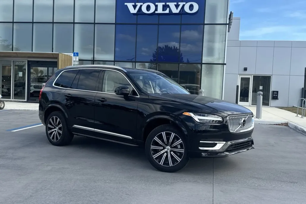 2025 Volvo XC90 Plus photo 1
