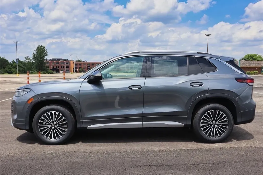 2025 Volkswagen Tiguan S photo 1