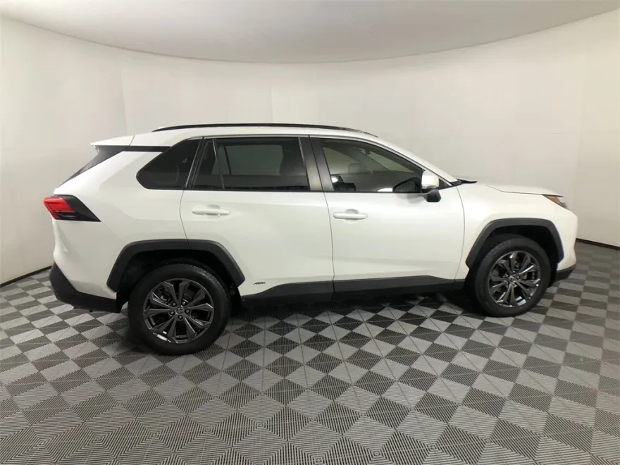 2022 Toyota RAV4 Hybrid XLE Premium photo 1