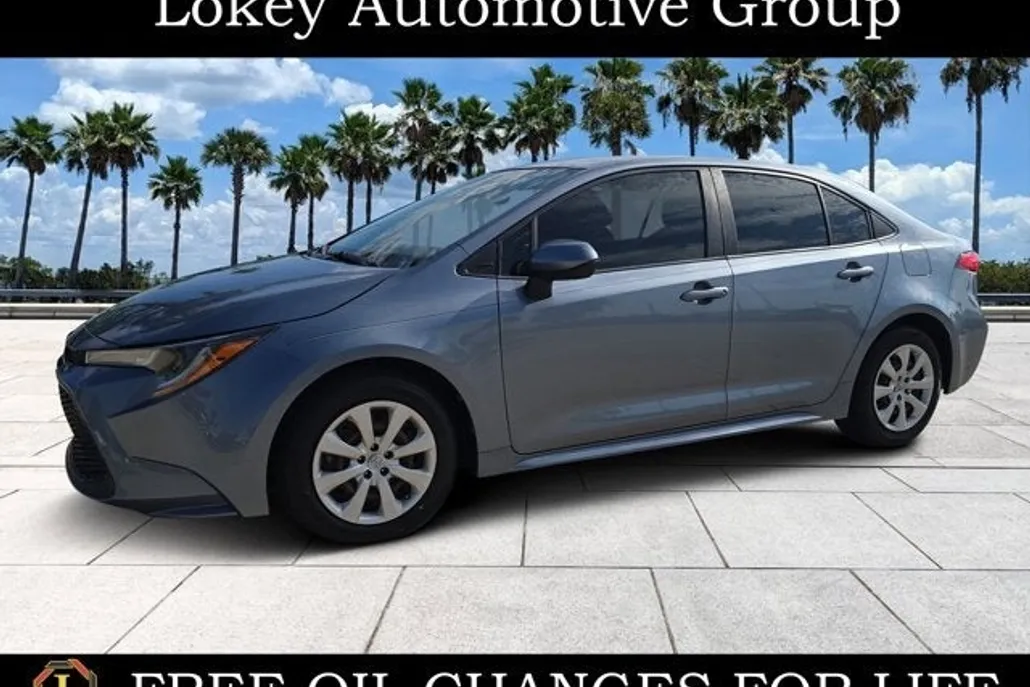 2020 Toyota Corolla LE photo 1