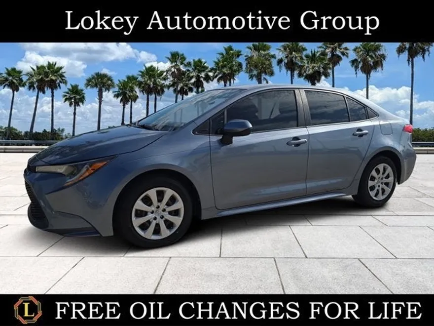 2020 Toyota Corolla LE photo 1