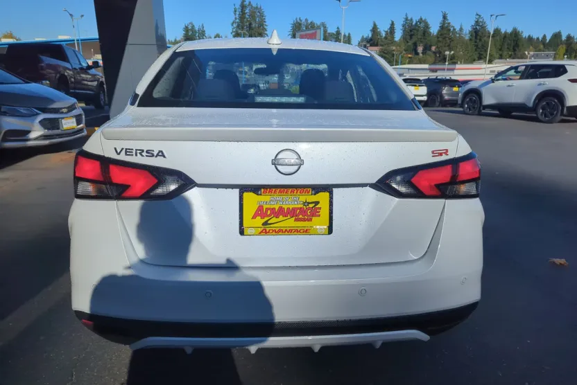 2025 Nissan Versa SR photo 1