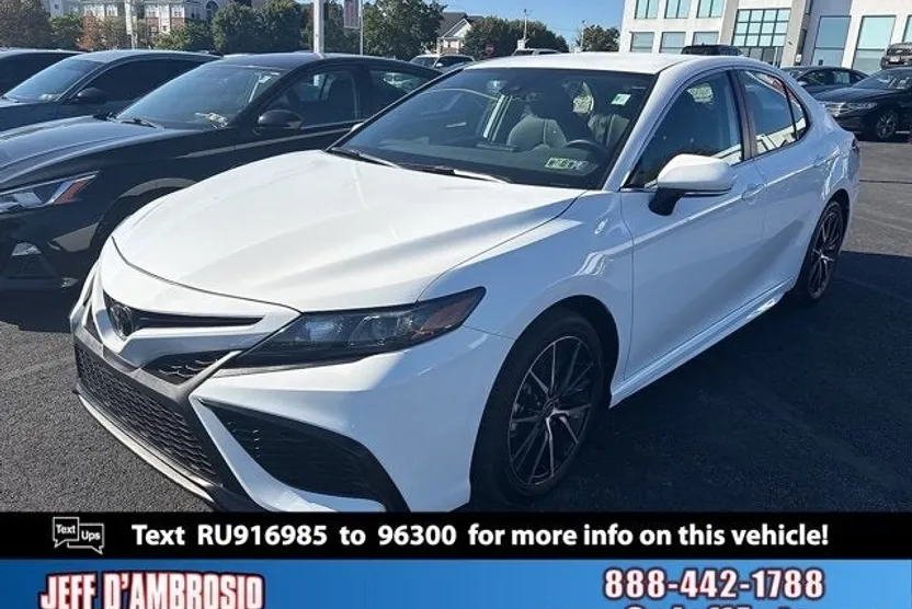 2024 Toyota Camry SE photo 1