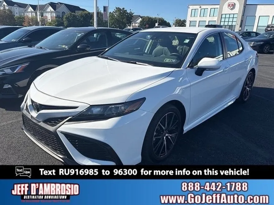 2024 Toyota Camry SE photo 1