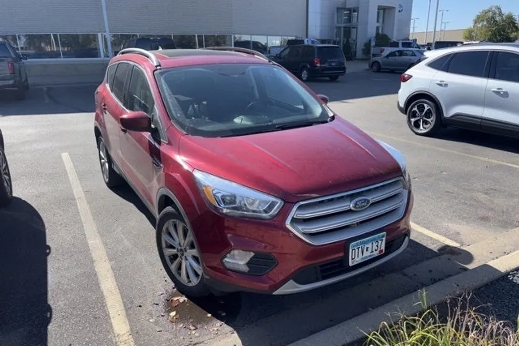 2019 Ford Escape SEL photo 1