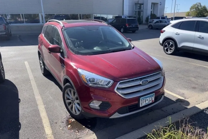 2019 Ford Escape SEL photo 1