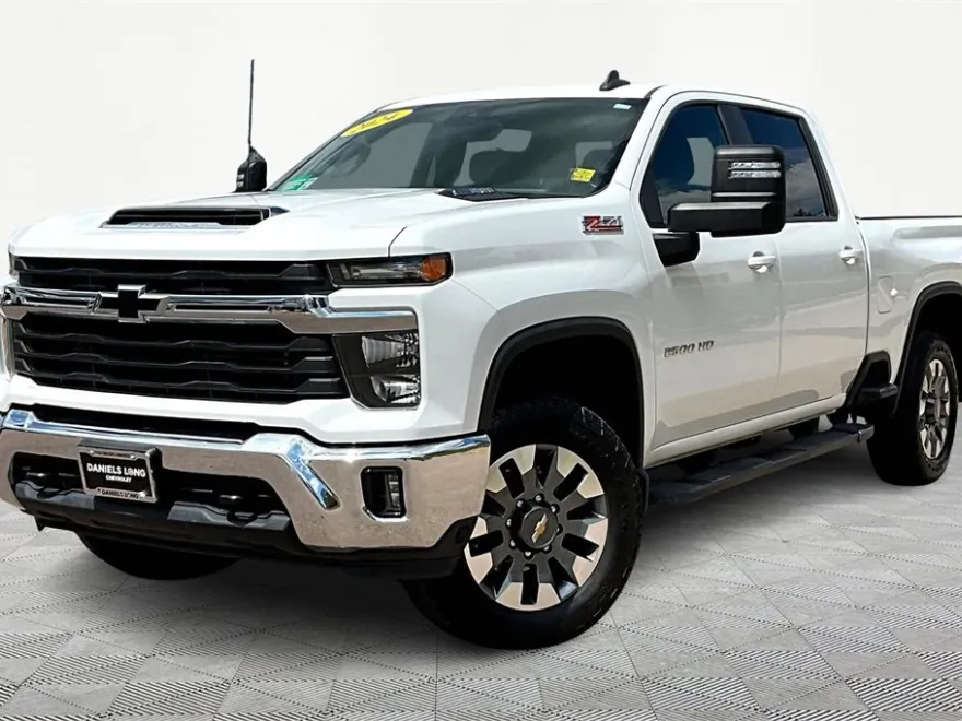 2024 Chevrolet Silverado 2500HD LT photo 1