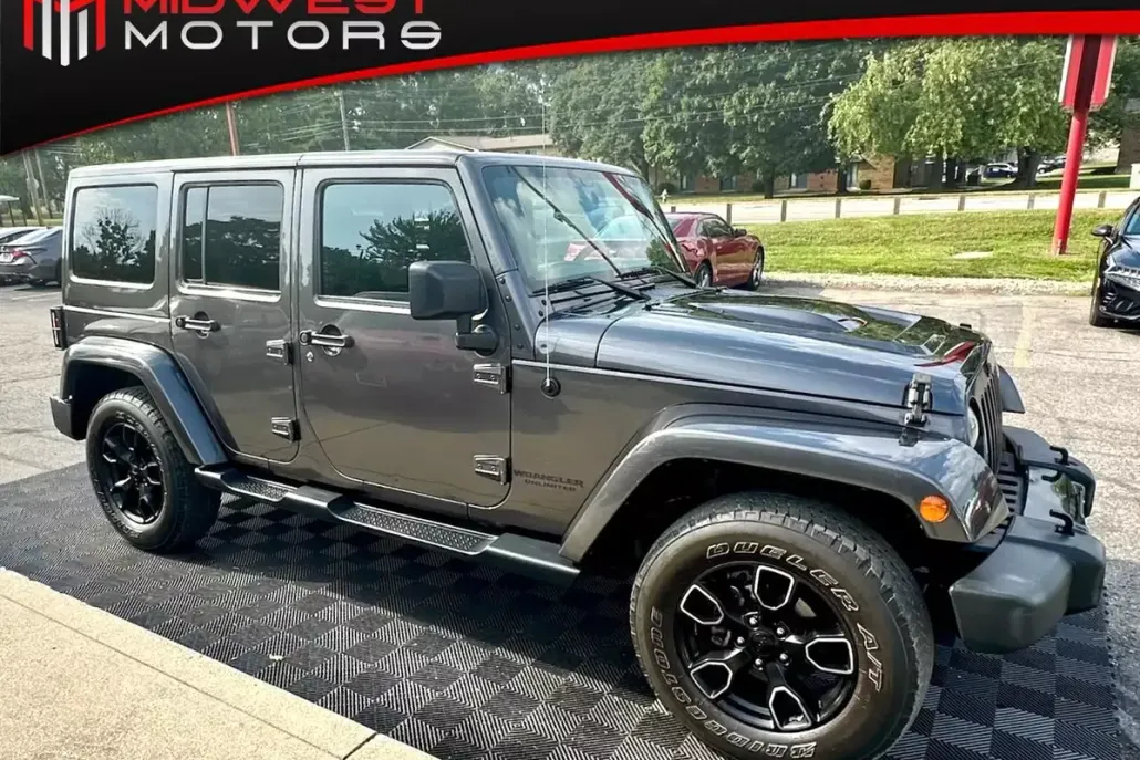 2017 Jeep Wrangler Unlimited Sahara photo 1