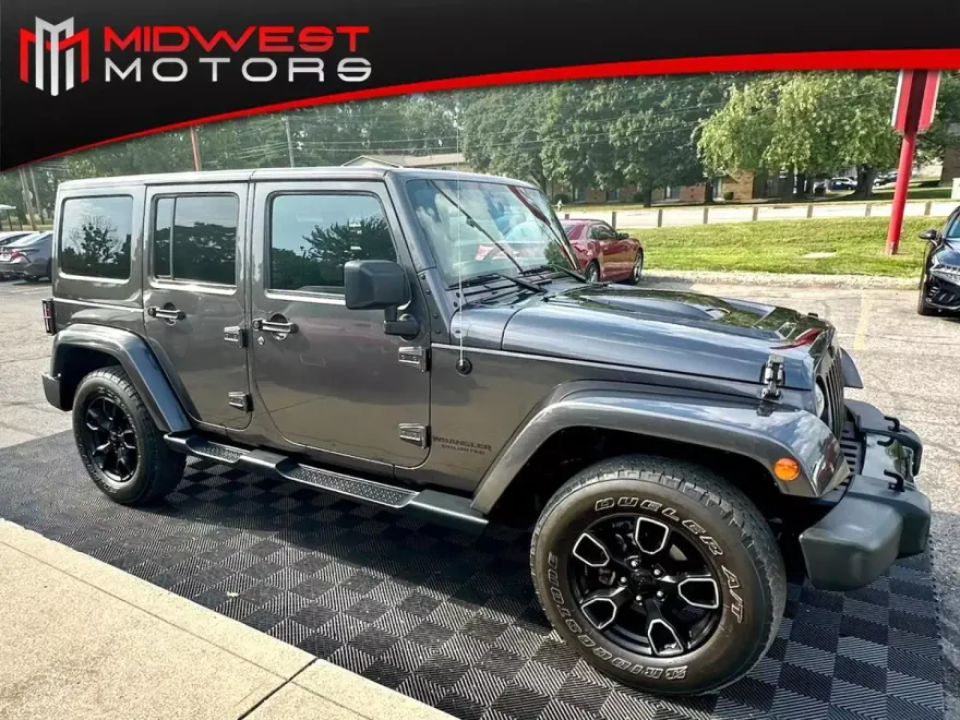 2017 Jeep Wrangler Unlimited Sahara photo 1