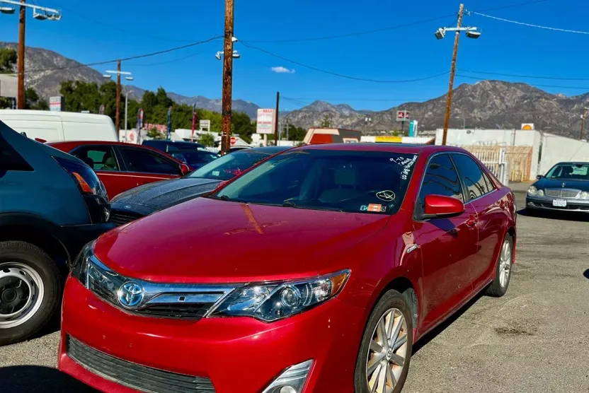 2012 Toyota Camry Hybrid XLE photo 1