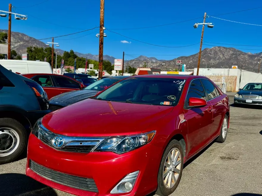 2012 Toyota Camry Hybrid XLE photo 1