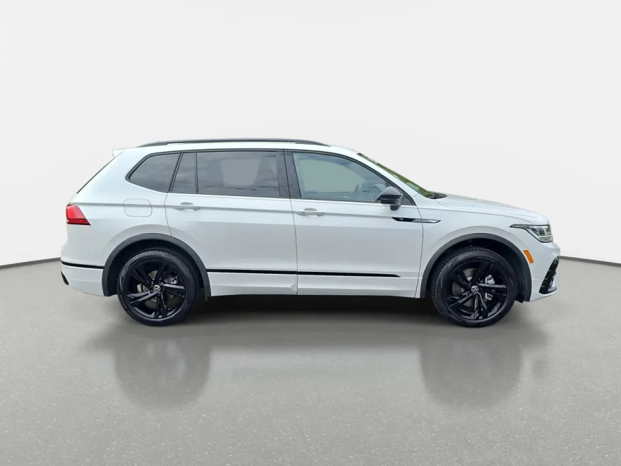 2024 Volkswagen Tiguan SE R-Line Black photo 1