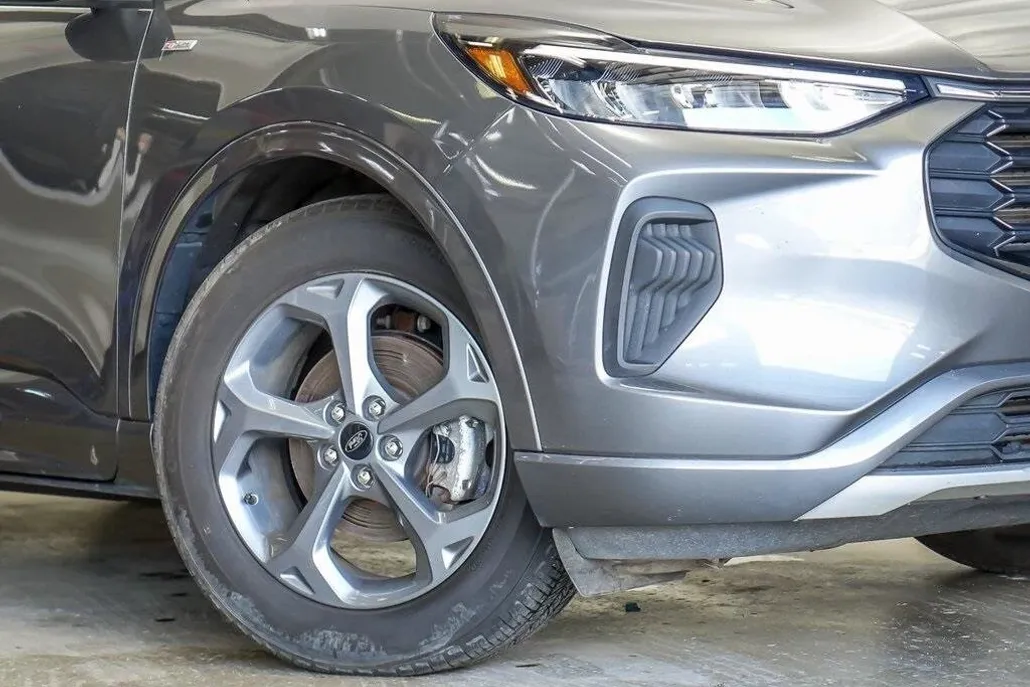 2023 Ford Escape ST-Line photo 1