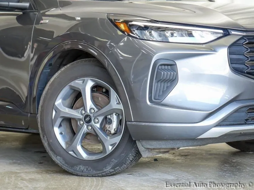 2023 Ford Escape ST-Line photo 1